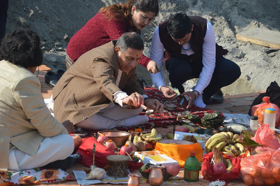 काठमाण्डौ उपत्यका खानेपानी लिमिटेड, आयोजना कार्यान्वयन निर्देशनालय अन्तर्गत बालकुमारी, ललितपुर स्थित फोहर पानी प्रशोधन केन्द्र निर्माण कार्यको शिलान्यास कार्यक्रममा उपस्थित  पदाधिकारिहरु