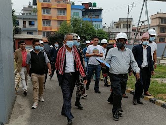 खानेपानी मन्त्रालयका  मन्त्री माननीय  उमाकान्त चौधरीज्यू र खानेपानी मन्त्रालयका श्रीमान सचिवज्यू गुहेश्वरि स्थित फाेहाेर पानी प्रशाेधन केन्द्रकाे अवलाेकन गर्नु हुदै